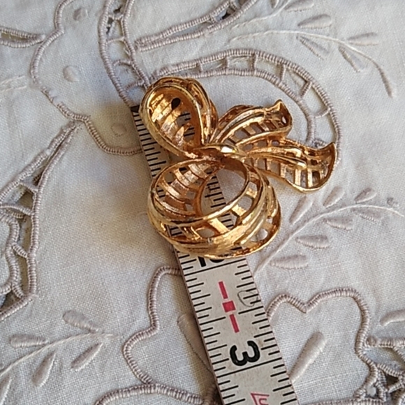 Vintage Coro Gold Bow Pin Stamped - Picture 6 of 6